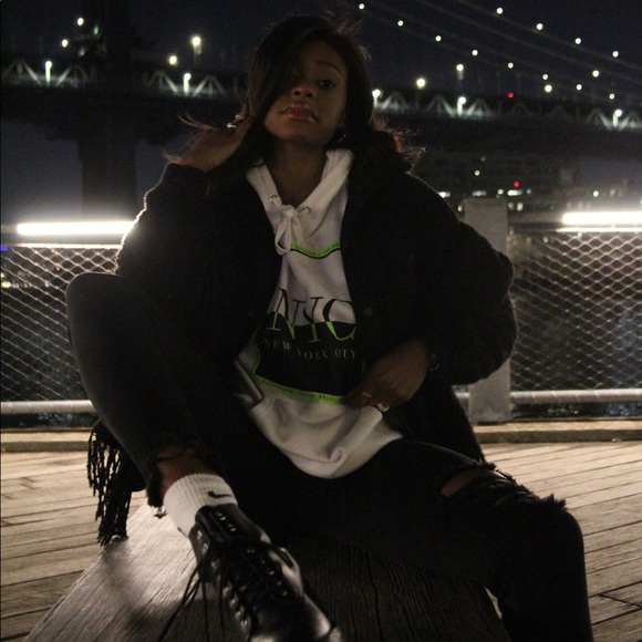 Meet Your Posher, Tori!🌻 - Picture 4 of 8